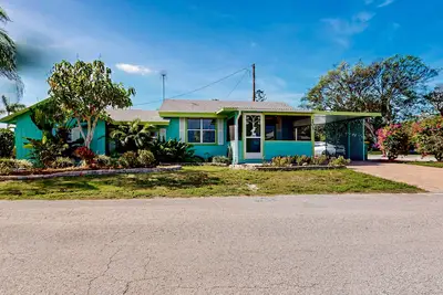 Image de Waterfront retreat with bay views, dog-friendly, & snowbird-ready