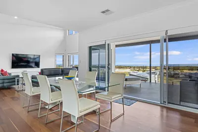Image de Sunset Retreat at Birkdale - 44 Birkdale Street