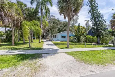 Image de Sunny home near the water with patio, streaming, washer/dryer, grill, fast WiFi