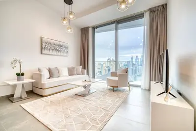 Image de Elegant 2br w/ Breathtaking Marina Balcony