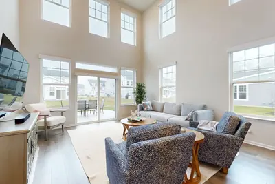 Image de Friendship Creek dog-friendly townhome with pool, dog parks, bikes, & W/D