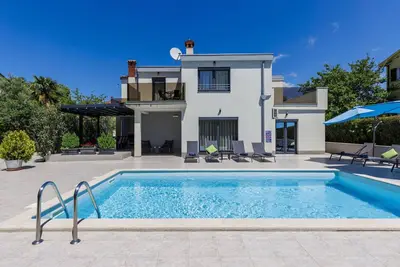 Image de Belle maison de vacances privée avec climatisation, Wifi, piscine privée, Tv, terrasse, parking