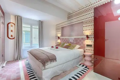 Image de Les Halles - Luxurious & colorful 5bd for 16 guest