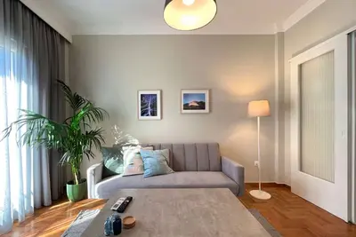 Image de Firefly: Vibrant apartment with balcony