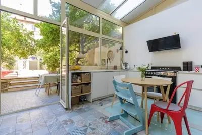 Image de Comme une maison en plein centre jardin/piscine