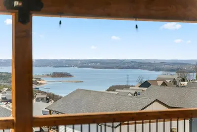 Image de Indoor & Outdoor Pool! Lakeview! Hot Tub!
