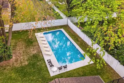 Image de Private pool, game room, fire pit, near downtown