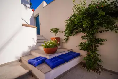 Image de New cozy detached villa in the center of the village of Nerano parking space
