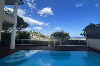 Image de Belle Villa Contemporaine Avec vue mer Panoramique et Piscine Pour 6 Personnes