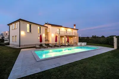 Image de Villa Bincila for 12 people near PoreÄŤ with sea view & beautiful garden