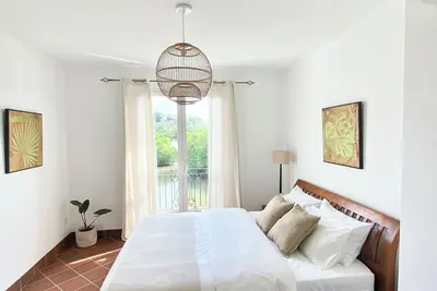 The Riverfront Villa - Port Chambly