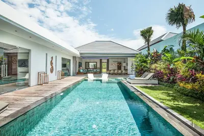Image de Walk to the Beach from Luxury Designer Villa
