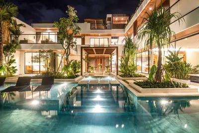 Image de Brand new Luxury 5 br villa 200m to Brawah Beach