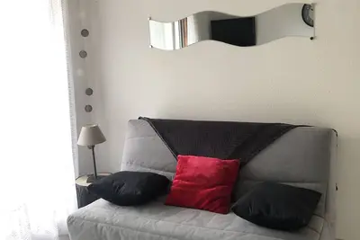 Image de Charmant deux pièces dans un immeuble sécurisé à deux pas de la plage.
