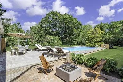 Image de Centrally Located in East Quogue, Perfect for Families, Private Pool, Close. . .