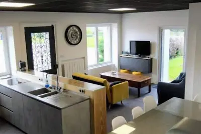 Image de Maison de Bourg paisible Ă Plougoulm pour 6