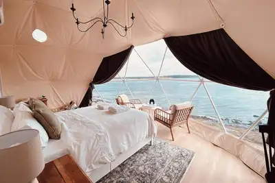 Image de Dome One - Experience the ocean like never before. Private hot tub!