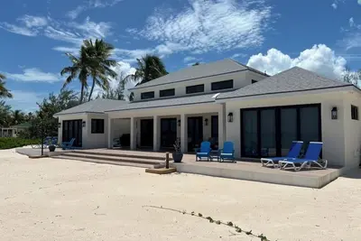 Image de Beachfront New Construction on One of The Most Beautiful Beaches in Exuma!
