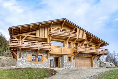 Chalet de luxe neuf avec sauna à 10 mn à pied du centre de Megève, proche piste