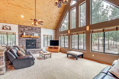 Image de Tranquil Heber-Overgaard Cabin w\/ Decks & Grill!