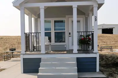 Image de Dog Friendly cottage with Lake views at Bayfront Resort in Sandusky, Ohio