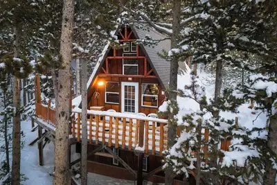Image de A-Frame Cabin - Mountain Views, Deck, Pet Friendly