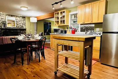 Image de Private Truro apt near Corn Hill Beach & Ptown, dog-friendly--laundry & parking!