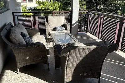 Image de 2 minute walk to Brighton's Beach, Kensington Oval, Apt on a quiet street