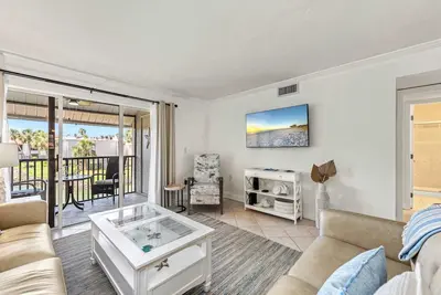 Image de Dans Florida Condos Whispering Waves at Runaway Bay