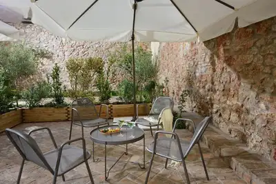 Image de Magnificent Athens Villa | 1 Bedroom | Villa Aizen | Garden View | Ground Floor | Platia Agion Asomaton