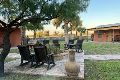 Image de Luxurious Home located at the epicenter of the solar eclipse.