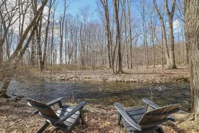 Image de 30+ Day Stay - Dream Oasis by the Trout Stream – A Serene Colonial Retreat