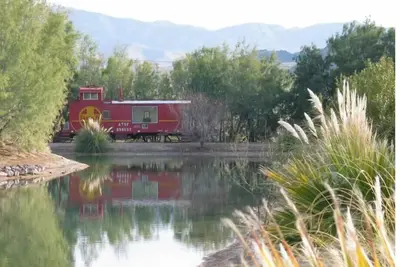 Image de Caboose on the Lake