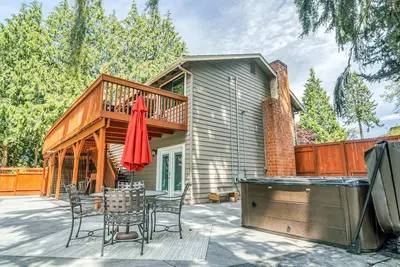 Image de Suite with Hot Tub -Ac - Huge Fenced Yard - Mt. Rainier View - Private Entrance