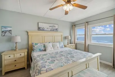Image de Oceanfront Sun-Kissed Mornings