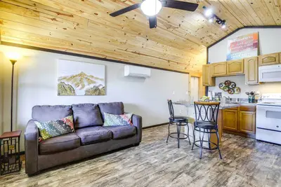 Image de Charming Cabin Near Great Smoky Mountains!