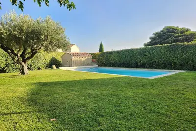Image de Villa au calme avec piscine Ă 5 minutes Ă pieds du centre du village.