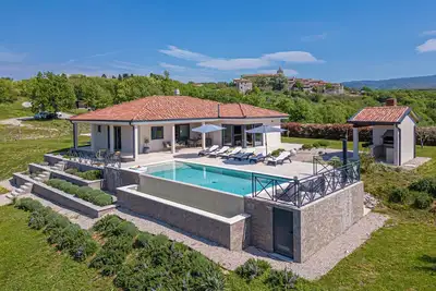 Image de Superbe maison Ă Hum avec sauna