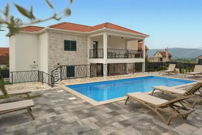 Image de Superbe maison de 3 chambres à Runovic