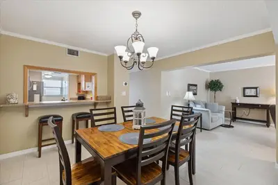 Image de Charming 3 Bedroom Escape w/Heated Pool!