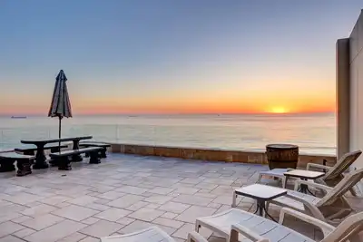 Image de Exclusive Oceanfront Penthouse/5 Min to Papas&Beer