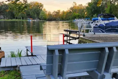 Image de Charming lake front house for the perfect getaway\nAll sports lake, pet friendly