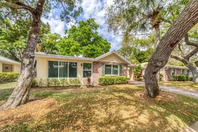 Image de Beautifully Redone Bayside 2 Bedroom Villa F-3