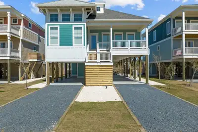 Image de 4br 4th row home on the marsh w/ Pool