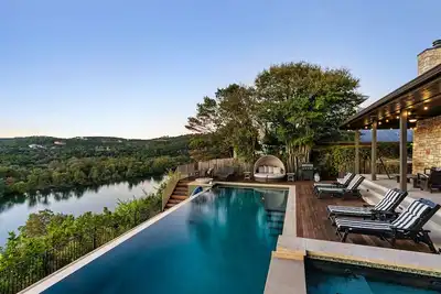 Image de AquaZen: Infinity Pool+Spa Overlooking Lake Austin