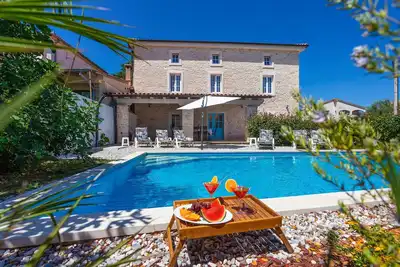 Image de Superbe maison à Liznjan avec WiFi