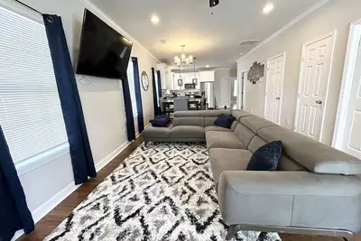 Image de Modern Home in City - Game Room, Private Deck, Finished Basement