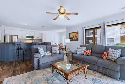 Image de 7a Pet-friendly 2-bedroom condo on lower level at Oyster Bay Golf Links Sunset Beach