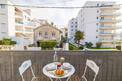 Image de Agréable appartement avec climatisation, Wifi, Tv, balcon, animaux admis et parking