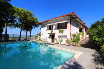 Belle maison de vacances privée pour 5 personnes avec piscine, Wifi, Tv, animaux admis et parking